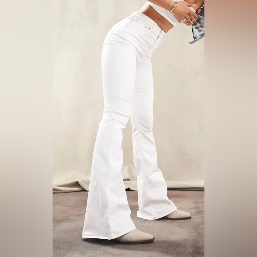 Zara White Flare Jeans Size 2